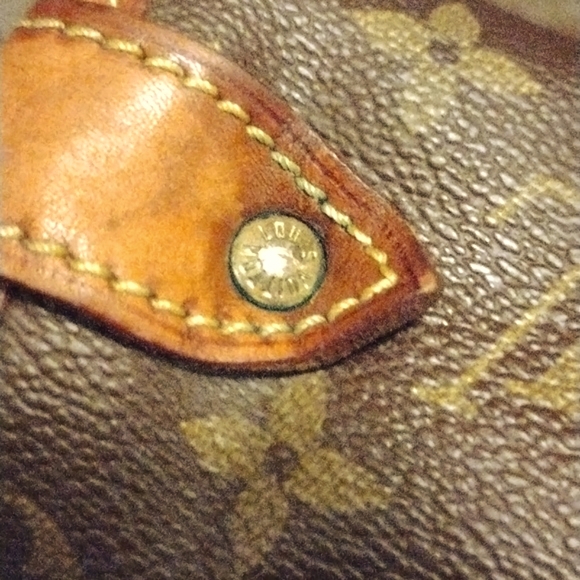 Authentic Louis Vuitton Saumur 35 Crossbody Bag #AR0930 - Picture 9 of 16